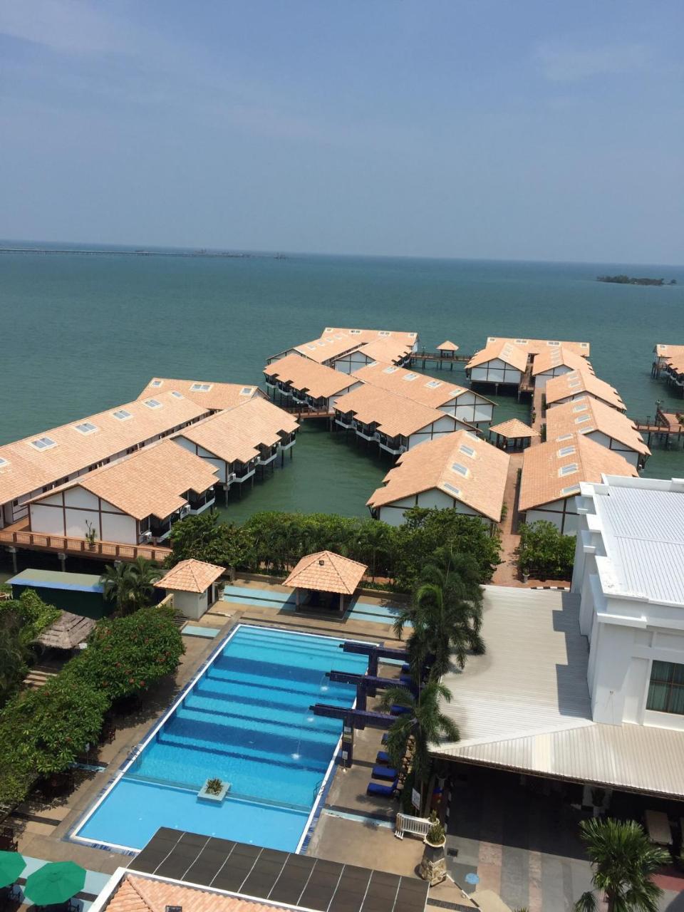 Private Water Chalet Port Dickson Exterior photo